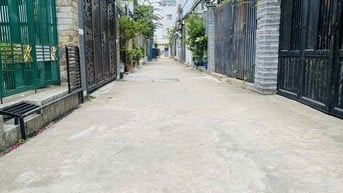 BÁN GẤP Nhà Hẽm Huỳnh Tấn Phát, Quận 7 - Vị Trí Vàng,5x19- 8 ty5