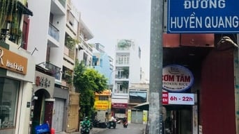 Bán nhà tại 32 Huyền Quang, Phường Tân Định, Quận 1, HCM. DT 33.5m2
