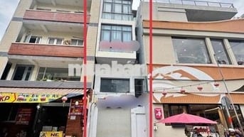 Cho thuê nhà góc 3/2 – Hà Tôn Quyền, Q11 – 4 tầng, nở hậu, chỉ 28tr