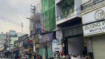 Tòa nhà MT Nguyễn Thượng Hiền. DT 4.5x20m sát Lê Quang Định