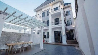 Cho Thuê Biệt thự có hồ bơi đẹp mới – Đường NTT và NVL - Quận 7 