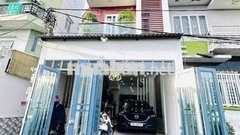 CHÍNH CHỦ CẦN BÁN GẤP CĂN NHÀ 65m2, 1 trệt 2 lầu, SỔ HỒNG RIÊNG, HXH