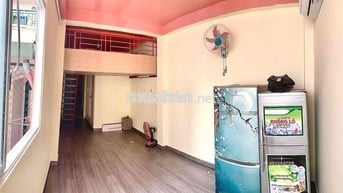 Phòng trọ đường Nguyễn Đình Chiểu, Phú Nhuận; nội thất đầy đủ, có gác.
