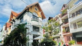 Nhà biệt thự phố,vị trí đẹp,có chỗ đậu xe hơi cho thuê