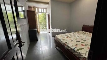 Phòng Ban Công Thoáng Khu Tên Lửa