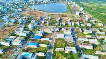 Tôi chính chủ bán lô đất đẹp Tân Đô-Đức Hoà kề hồ cảnh quan, giá tốt.