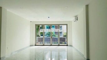 CHO THUÊ MẶT BẰNG KHU HIM LAM, QUẬN 7. DT 5X15M, THANG MÁY, MÁY LẠNH.