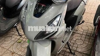 xe còn mới 98%,chính chủ công chứng sang tên