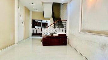 Cho Thuê Nhà DT 250m2 1Trệt 3Lầu 4Pn 5Wc Sân Thượng Hẻm 1/ Hẻm Xe Tải