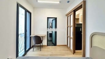 CĂN 1 PN TÁCH BẾP FULL NỘI THẤT BAN CÔNG NHỎ GẦN NHÀ GA TÂN CẢNG