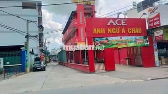 Nhà 4 phòng ngủ.kế bên trường Kim Đồng.mới sạch sẽ