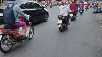 nhả cho thuê Mặt Tiền Nguyễn Gia TRí (D2) P25 DT 4mx 20m 4lầu.Q.BThạnh