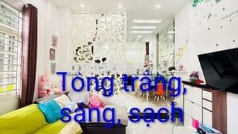 Nhà Đẹp, 3 Tầng, HXH, Không Gian Xanh Mát, Gần Vincom Quang Trung