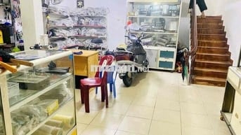 cần bán nhà mặt tiền quận 10, đang có hợp đồng thuê 23 triệu