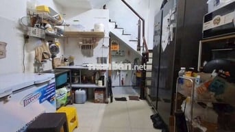 Cho thuê nguyên căn mặt tiền đường Thái phiên q11