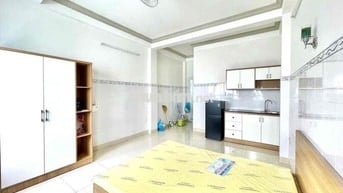 Phòng full nt ban công đón nắng, đi bộ 5p qua STU, Cao Đẳng BK NSG, ..