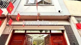 Cần bán gấp nhà Hồ Tùng Mậu , Cầu Giấy, diện tích:30m2 x 4 tầng, 8 tỷ