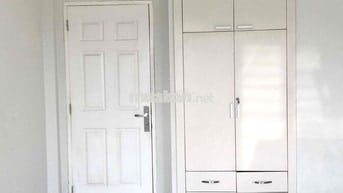 Phòng trọ hẻm biệt thự  cửa sổ lớn + ban công tiện nghi