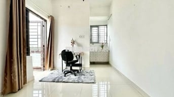 Cho thuê căn hộ có ban công xịn xò ngay đh Văn Lang, đh Công Nghiệp