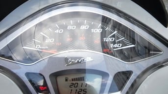 Cần bán xe vespa (sprint) 125 mùa xám .xe chính chủ