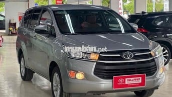 Toyota Innova 2.0E số sàn 2019 màu bạc xe gia đình