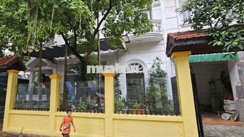 Cho thuê tầng 1  Tô Ngọc vân .Quảng An .Tây Hồ .Hà Nội 
.DT .100m