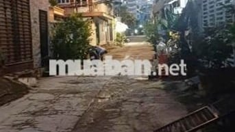 Nhà nguyên căn 4 tầng, có sân thượng, ngay chợ, trường học, Bình Tân
