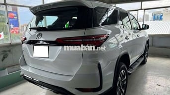 Toyota Fortuner Legender, mới đi 10 km (mười km).