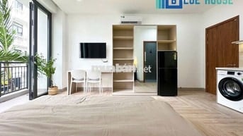 Căn hộ full nội thất ban công lớn thoáng mát Trần Hưng Đạo Quận 5