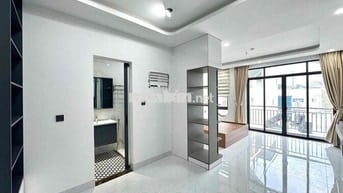 Phòng rộng hơn 40m2, bancol, vô bóc seal, thang máy, mặt tiền đường