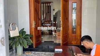 Cho thuê nhà full nội thất, ưu tiên thuê lâu dài, có vườn rau và bể cá