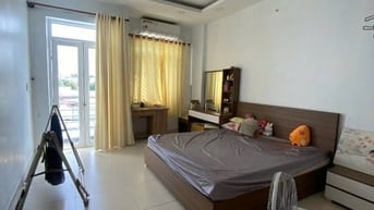 Nhà Ngay Tô Ký - 100m² - 3 tầng - 4,6 tỷ - Sổ hồng riêng - hẻm xe tải
