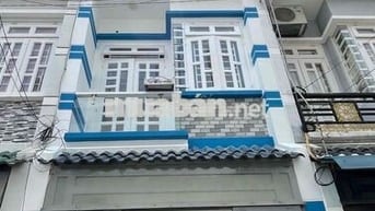 Nhà 1 Trệt 2 Lầu Hẻm Xe Hơi Gần Bệnh Viện Q12 Giá :1 tỷ 980 TR .