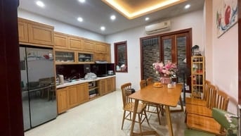 NHÀ DÂN XÂY ĐẸP NGỌC THỤY 68M2. MT G. 5M - GARA Ô TÔ . HƠN 11 TỶ
