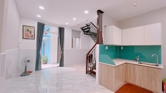327/07A Sư Vạn Hạnh, 1 trệt 1 lầu, 3PN, 5X12M có sân rộng