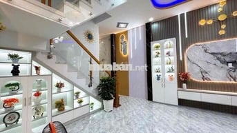 Nhà mới xây nội thất cao cấp. hoàn công đây đủ