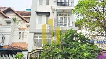 Biệt Thự Hầm 3 Lầu Full Nội Thất Cao Cấp - 5PN, 6WC - Giá 55 Triệu