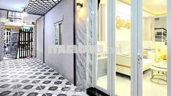 🔥🔥Nhà mới đẹp 2 lầu có sổ hồng. Sân trước vô cùng rộng rãi, gần🔥🔥