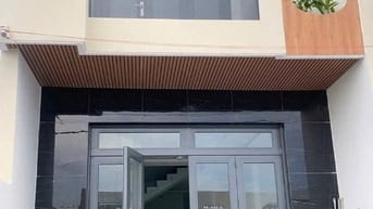 Chính chủ gửi bán căn nhà 1 trệt 1 lầu và 3 phòng ngủ - sát QL13 