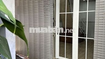 Cho thuê nhà nhỏ hẻm 42 - cách Vincom Hùng Vương 1 phút đi bộ