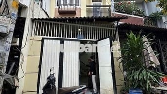 Cho thuê nhà mặt tiền Tân Phú, 2 tầng, 2pn, tặng máy lạnh, giá 14tr/th
