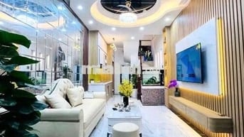 Hồ Tùng Mậu - 36m2 nở hậu - 5 tầng full nội thất sát phố chỉ 8 tỷ