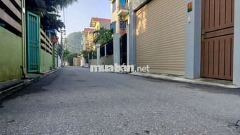 DT 72m đất vuông vắn ,đường thông ,ô tô đỗ cửa vài bước ra hồ điều hòa