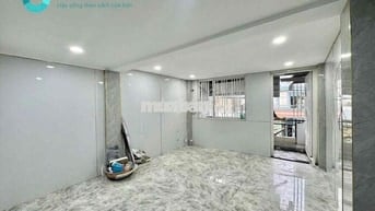 CHDV MỚI XÂY - GẦN CẦU VƯỢT 3/2 - BAN CÔNG