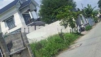 Lô đất mặt tiền đường nhựa kinh doanh buôn bán nhỏ lẻ OK  Toa lạc kp đ