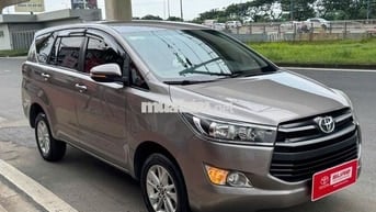 Innova 2018 2.0E - Màu Đồng Ánh Kim