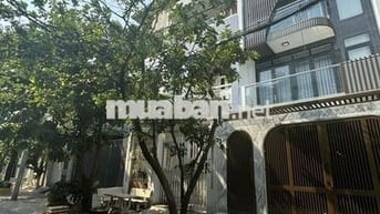 Cho thuê nhà mới hẻm 9m Đặng Thùy Trâm, DT: 5,5x12m. Trệt 2 Lầu ST