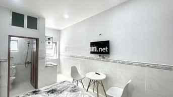 HÌNH THẬT GIÁ THẬT, QUẬN 7 STUDIO GIÁ RẺ, CỬA SỔ, THANG MÁY, GẦN Q8