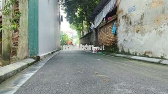 Đất đẹp vuông vắn ,ngõ thoáng ô tô đỗ cửa, dân cư đông đúc an ninh tốt