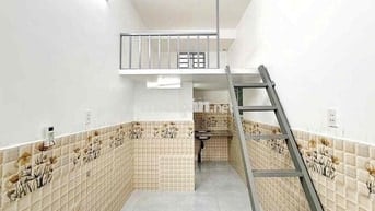 PHÒNG BANCOL CỬA SỔ TRỜI THOÁNG SẴN MÁY LẠNH - NGAY NGÃ TƯ BỐN XÃ
